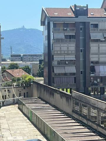 Terrazzo - Trilocale via Federico Patetta, 10, Torino (zona Rebaudengo) - foto 2