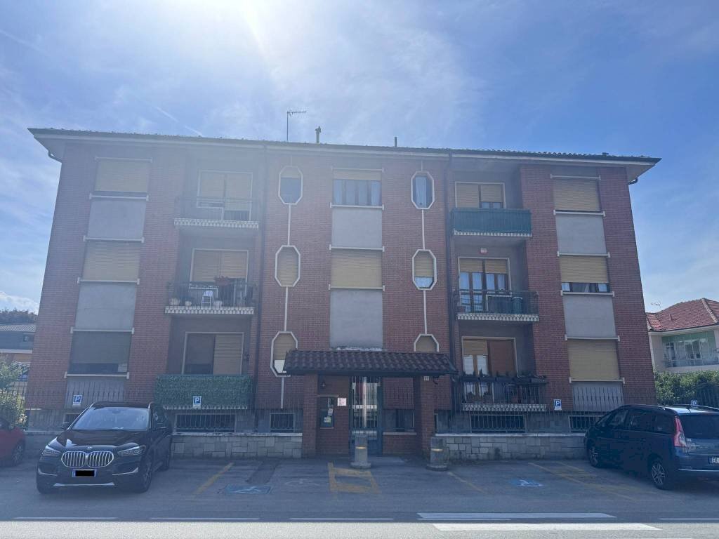 Facciata - Trilocale via Giacomo Piscina, 37, Carmagnola - foto 1