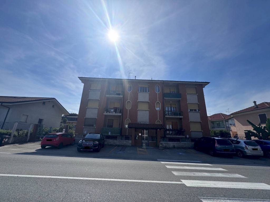 Facciata - Trilocale via Giacomo Piscina, 37, Carmagnola - foto 2