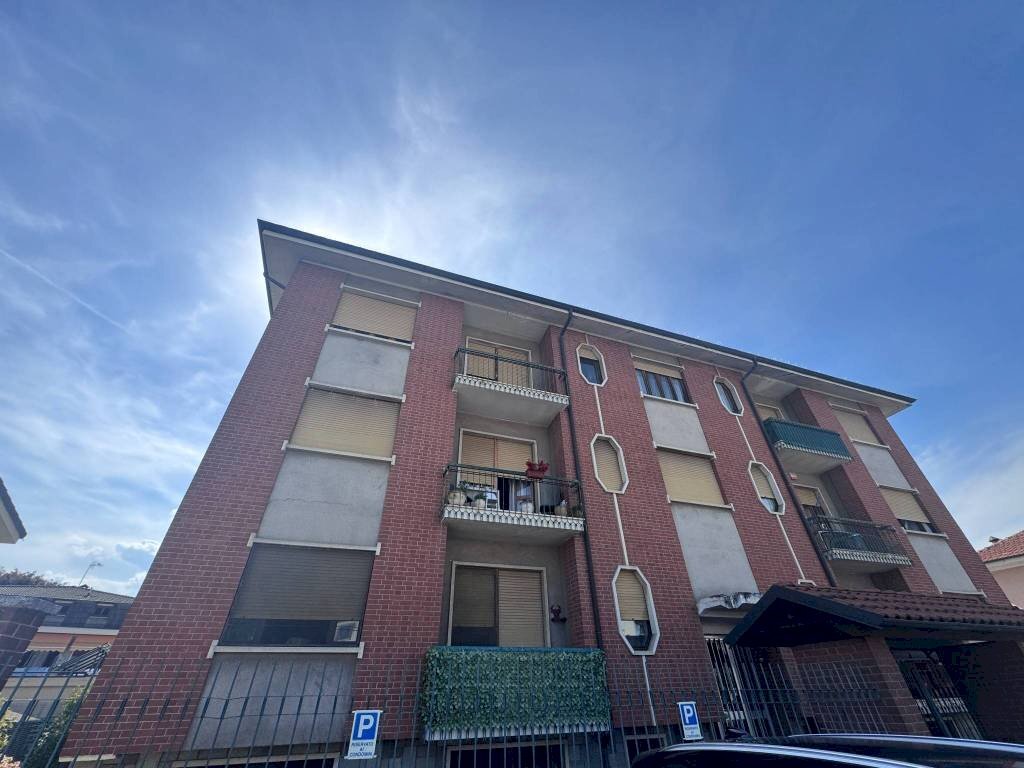Facciata - Trilocale via Giacomo Piscina, 37, Carmagnola - foto 3