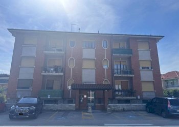Facciata - Three-room apartment via Giacomo Piscina, 37, Carmagnola - photo 1