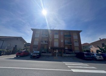 Facciata - Three-room apartment via Giacomo Piscina, 37, Carmagnola - photo 2