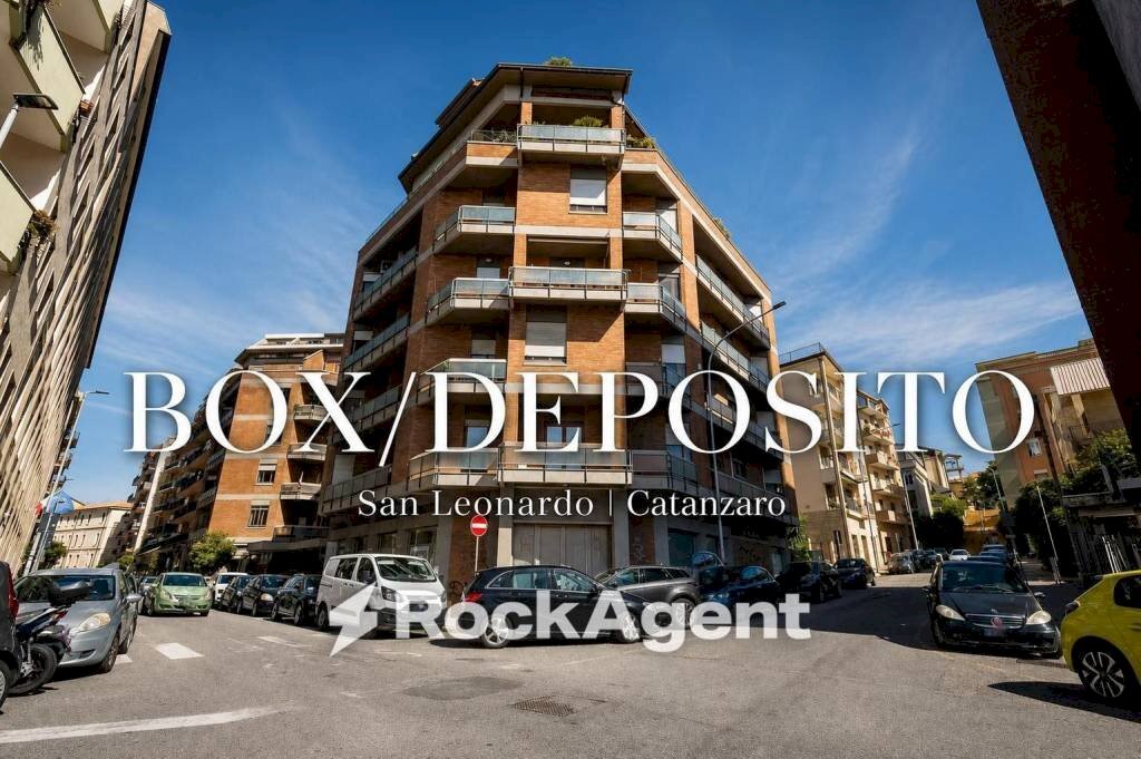 Facciata - Magazzino via Edmondo Buccarelli, 49, Catanzaro - foto 1