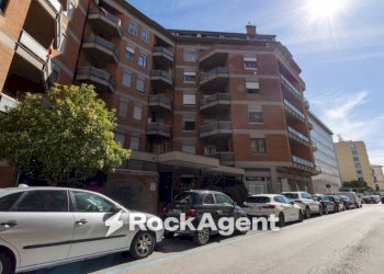 Facciata - Magazzino via Edmondo Buccarelli, 49, Catanzaro - foto 2