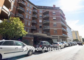Facciata - Magazzino via Edmondo Buccarelli, 49, Catanzaro - foto 5