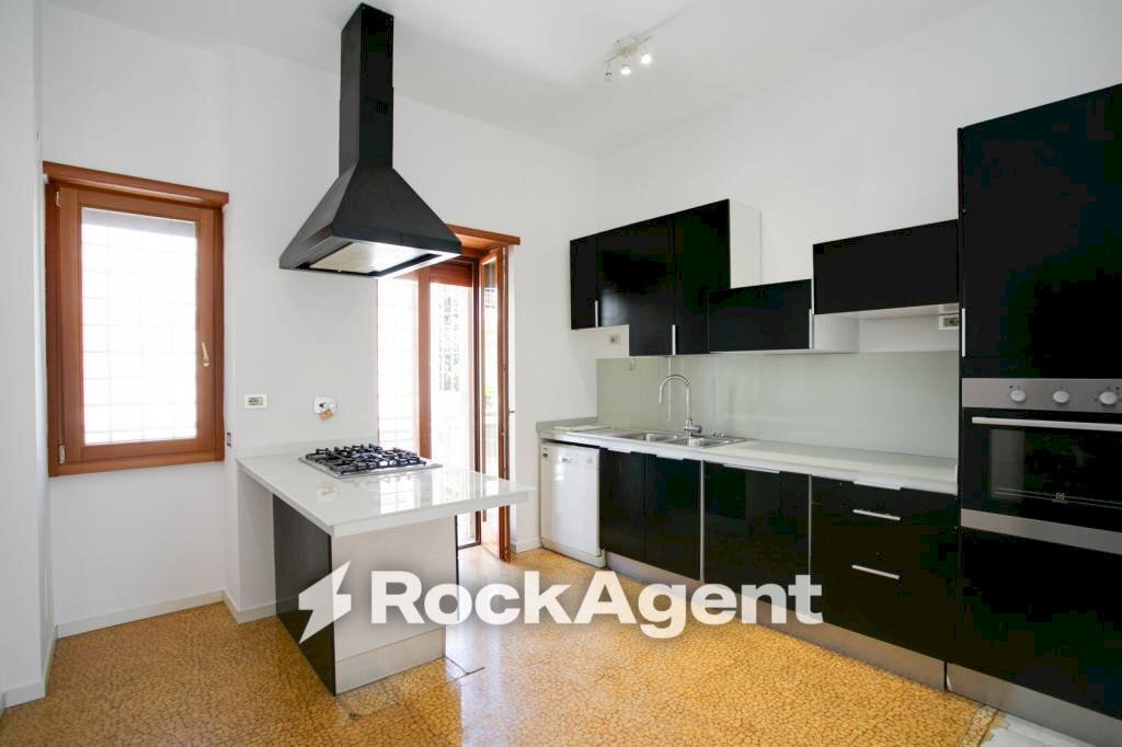 Cucina - Attic via Stefano Jacini, 26, Roma - photo 2