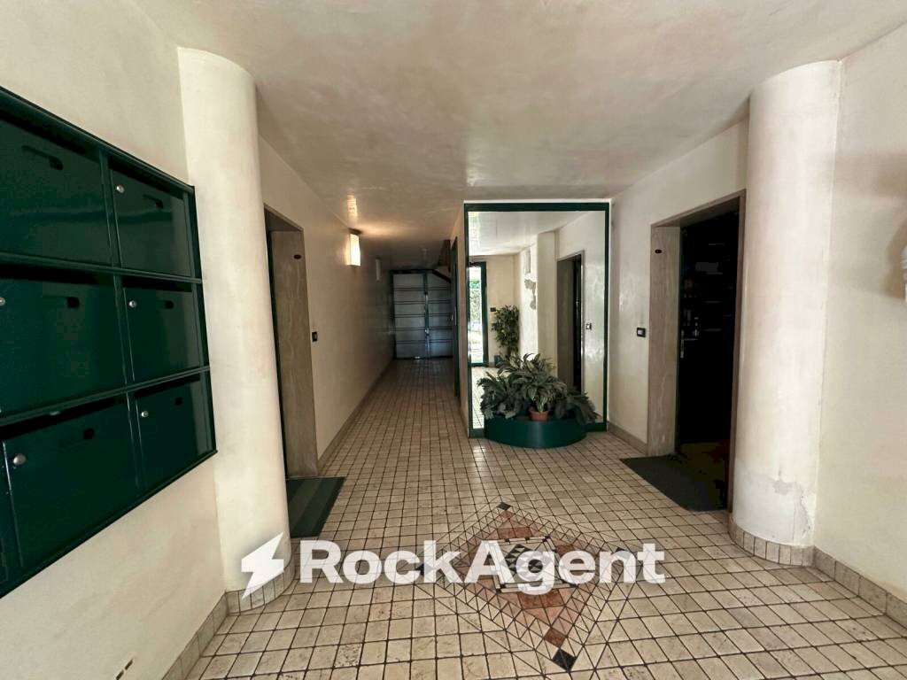 Interno palazzo - Magazzino via Monte Suello, 4, Padova - foto 3