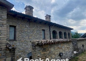 Facciata - Stabile - Palazzo strada Terenzo - Bardone, Terenzo - foto 4