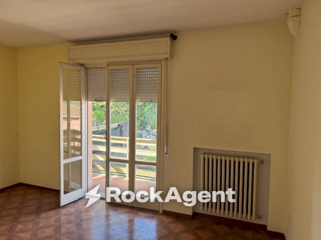 Camera da letto - Three-room apartment via Puccini, Solignano - photo 3