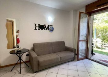 Salone - Two-room apartment via Martiri delle Foibe, 12, Cornate d'Adda - photo 9