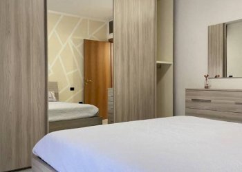 Camera da letto - Two-room apartment via Martiri delle Foibe, 12, Cornate d'Adda - photo 15