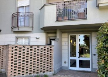 Facciata - Two-room apartment via Martiri delle Foibe, 12, Cornate d'Adda - photo 31