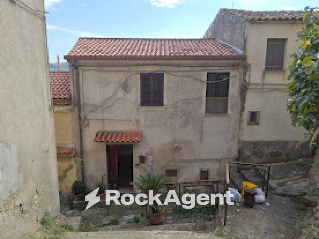 Facciata - Casa indipendente vico Nocera, Gioiosa Ionica - foto 1
