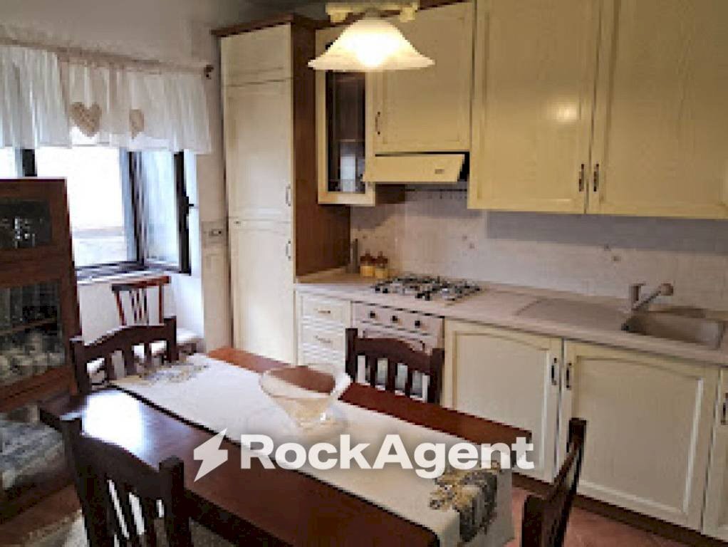 Cucina - Casa indipendente vico Nocera, Gioiosa Ionica - foto 2