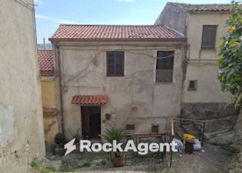 Facciata - Casa indipendente vico Nocera, Gioiosa Ionica - foto 1