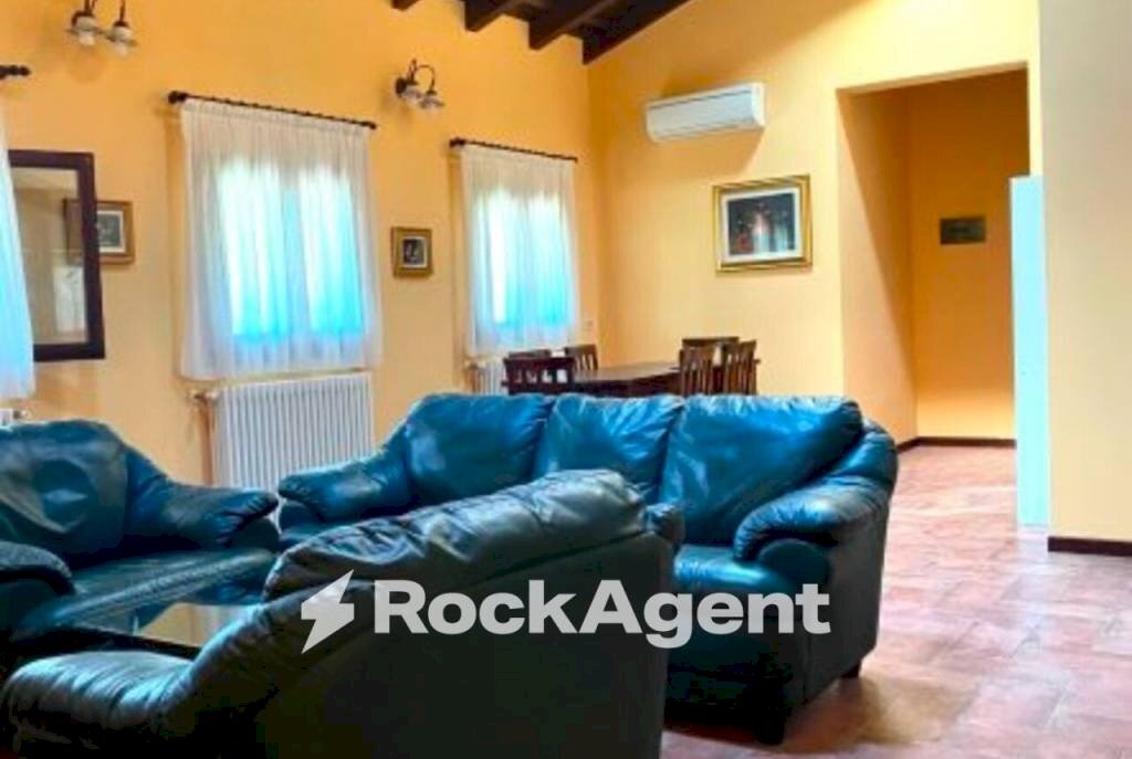 Salone - Three-room apartment via Abetone Inferiore, Maranello - photo 2