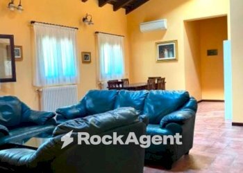 Salone - Three-room apartment via Abetone Inferiore, Maranello - photo 2