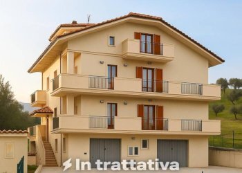 Facciata - Villa via Archimede, 61, Sant'Egidio alla Vibrata - foto 1