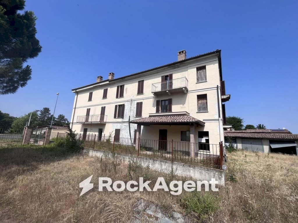 Facciata - Trilocale via Marconi, 47, Rivanazzano Terme - foto 1