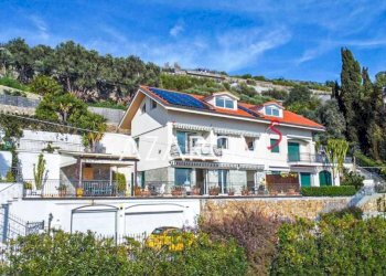 Facciata - Villa viale dei Pepi, 31, Ospedaletti - photo 47