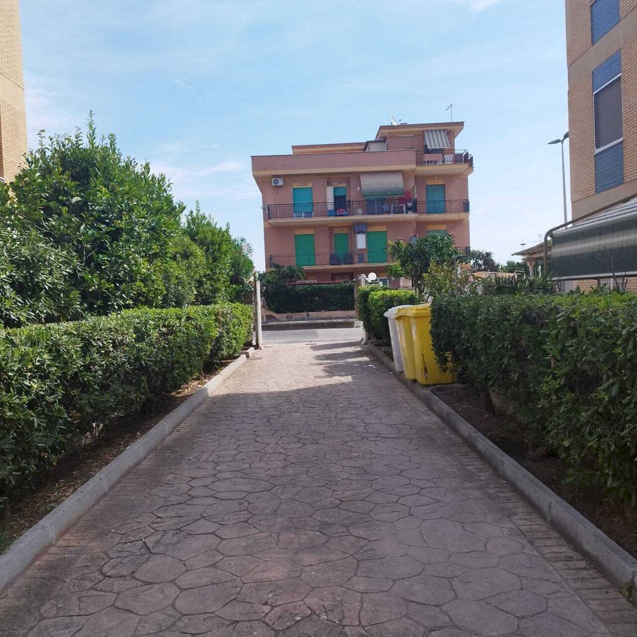 Palazzina - Two-room apartment Via Rumenia, Pomezia - photo 1