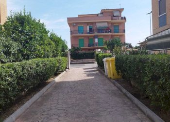 Palazzina - Two-room apartment Via Rumenia, Pomezia - photo 1