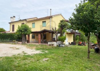 Facciata - Quadrilocale via Collina, 1987, Poggio Torriana - foto 1
