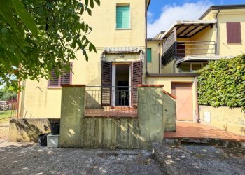 Facciata - Quadrilocale via Collina, 1987, Poggio Torriana - foto 16