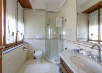 Bagno - Villa via dei Girasoli, 56, frazione Lido Dei Pini, Anzio - foto 23