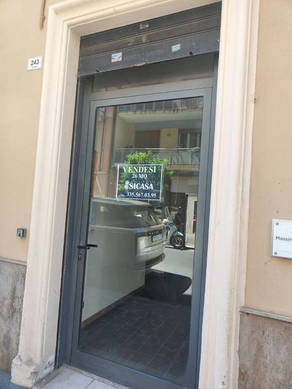 Facciata - Negozio corso Dante Alighieri, Alassio - foto 1