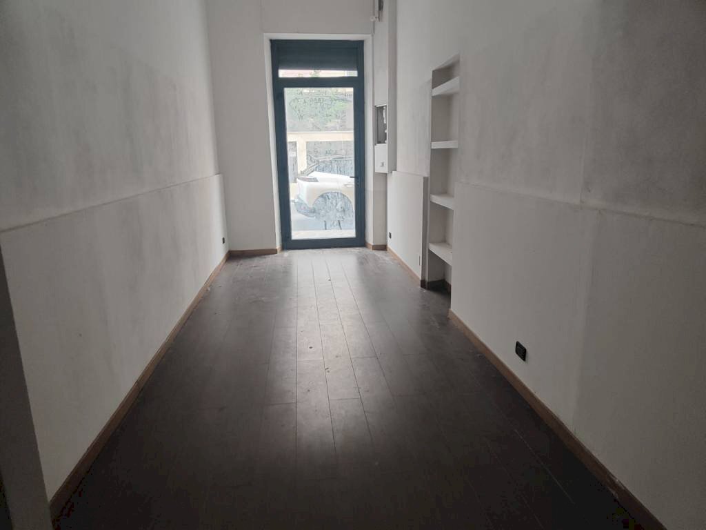 Interno non residenziale - Negozio corso Dante Alighieri, Alassio - foto 2