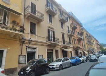 Facciata - Negozio corso Dante Alighieri, Alassio - foto 3