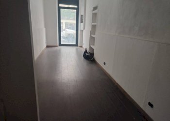 Interno non residenziale - Negozio corso Dante Alighieri, Alassio - foto 4