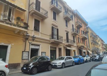 Facciata - Negozio corso Dante Alighieri, Alassio - foto 8