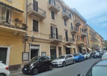 Facciata - Negozio corso Dante Alighieri, Alassio - foto 15