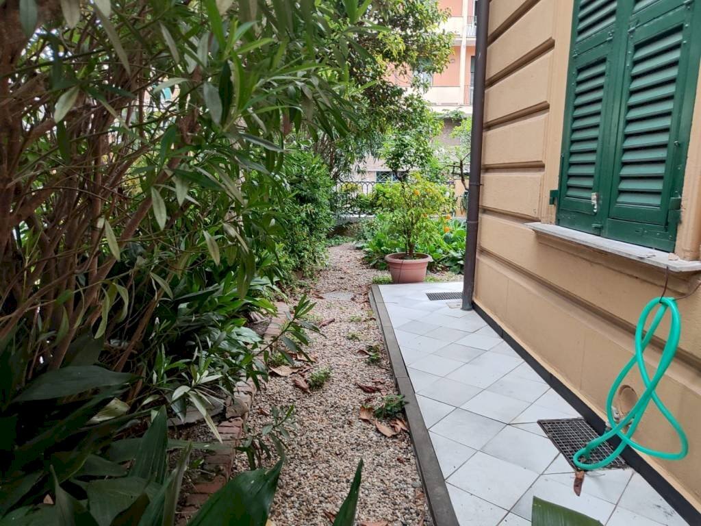 Giardino - Appartamento via Albaro, Genova (zona Albaro) - foto 2