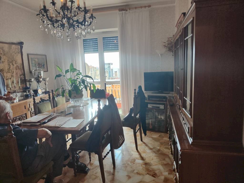 Sala da pranzo - Trilocale salita Dante Conte, Genova (zona Sampierdarena) - foto 2