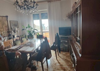 Sala da pranzo - Trilocale salita Dante Conte, Genova (zona Sampierdarena) - foto 7