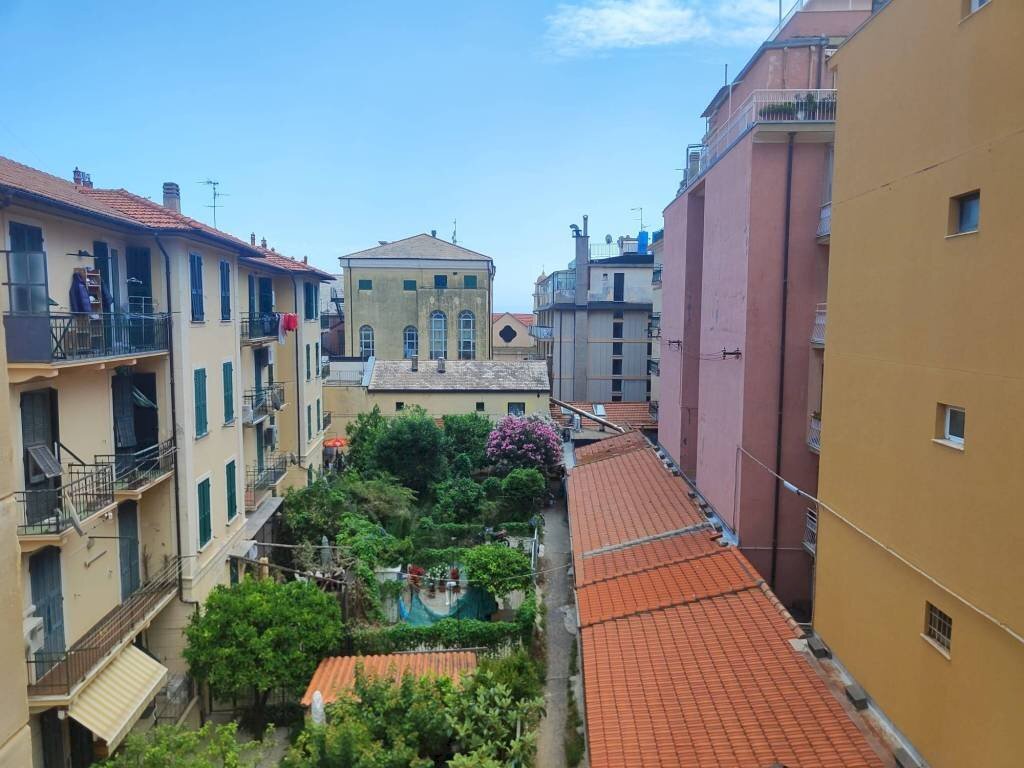 Vista - Trilocale piazza Tommaso e Elena Paccini, Alassio - foto 3
