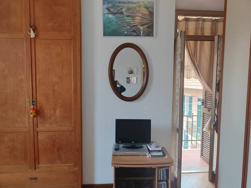 Camera da letto - Trilocale piazza Tommaso e Elena Paccini, Alassio - foto 2