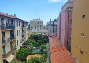 Vista - Trilocale piazza Tommaso e Elena Paccini, Alassio - foto 7