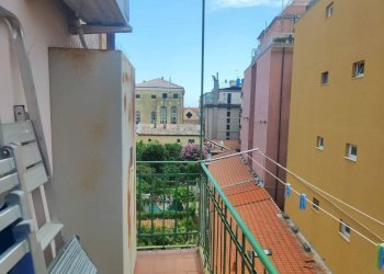 Balcone - Trilocale piazza Tommaso e Elena Paccini, Alassio - foto 2