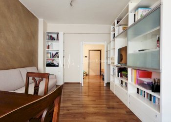 2 - One-room apartment Milano (neighborhood Porta Nuova) - photo 2