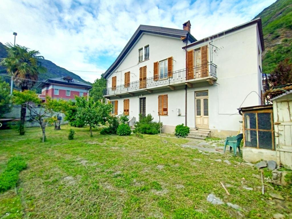 Villa via Duca D'Aosta, Verrès - photo 1
