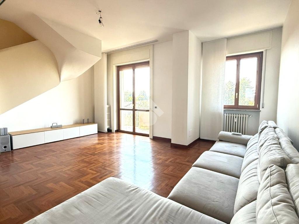 Four-room apartment Via Alessandro Volta, Legnano - photo 1