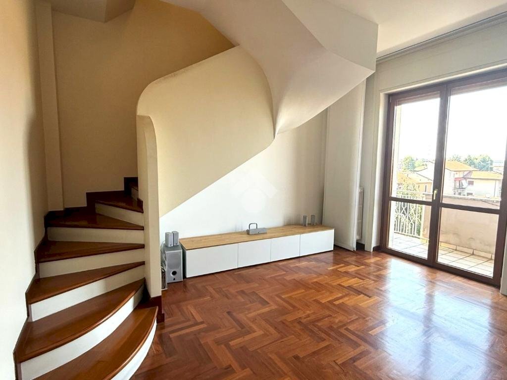Four-room apartment Via Alessandro Volta, Legnano - photo 3