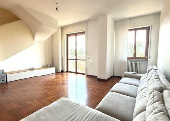Four-room apartment Via Alessandro Volta, Legnano - photo 1
