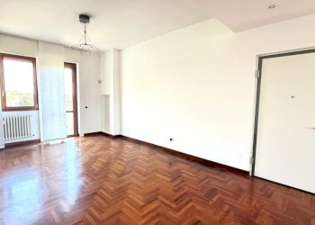 Four-room apartment Via Alessandro Volta, Legnano - photo 6
