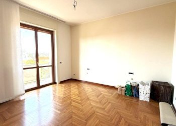 Four-room apartment Via Alessandro Volta, Legnano - photo 8