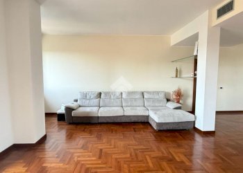 Four-room apartment Via Alessandro Volta, Legnano - photo 23